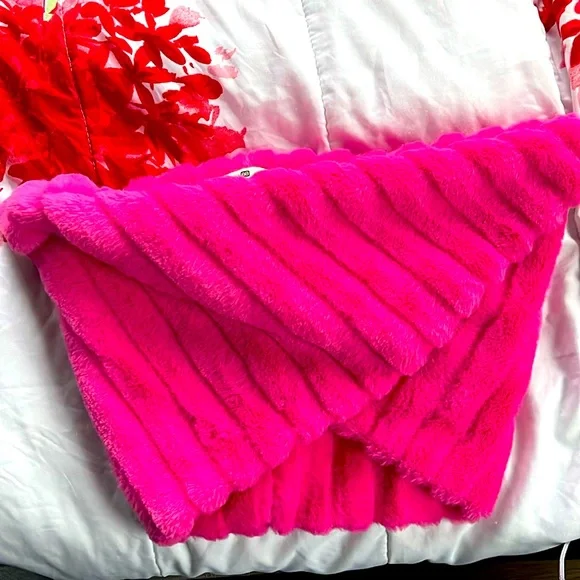 Brand, new hot pink, Madison 88 scarf - Picture 1 of 4